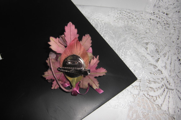 手染め花（布花）　　プリムラのプチコサージュ　　フォーマルシーン・カジュアルに・・・ 4枚目の画像