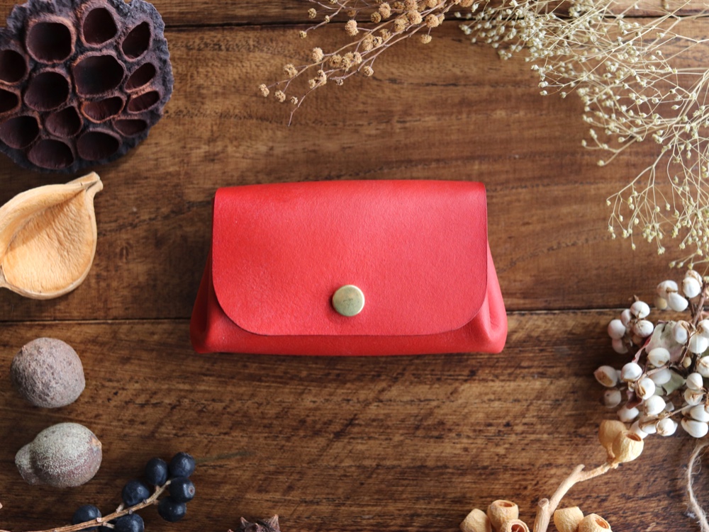茜染の小さい財布