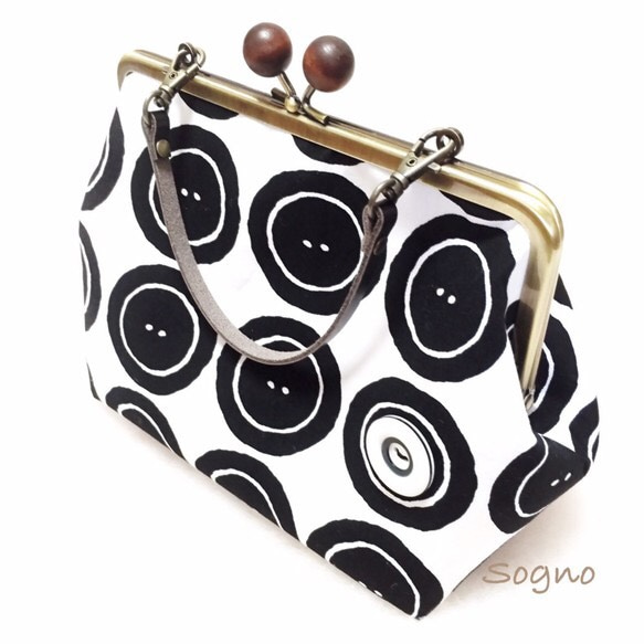 がま口ポーチ*ボタン(White） がま口 Sogno 通販 1753488｜Creema(クリーマ)