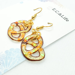 [受注製作]プレッツェルの切り絵ピアス/イヤリング 4枚目の画像
