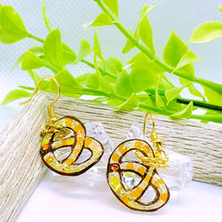 [受注製作]プレッツェルの切り絵ピアス/イヤリング 5枚目の画像