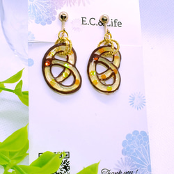 [受注製作]プレッツェルの切り絵ピアス/イヤリング 8枚目の画像