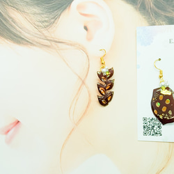 [受注製作]アップルパイとエピの切り絵ピアス/イヤリング 3枚目の画像