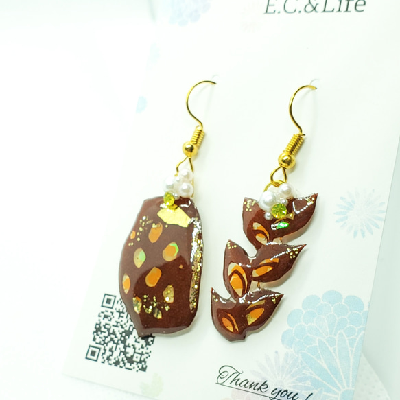 [受注製作]アップルパイとエピの切り絵ピアス/イヤリング 4枚目の画像