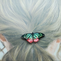 旅するアサギマダラの切り絵ヘアゴム 2枚目の画像