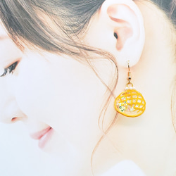 切り絵メロンパンのピアス/イヤリング 2枚目の画像