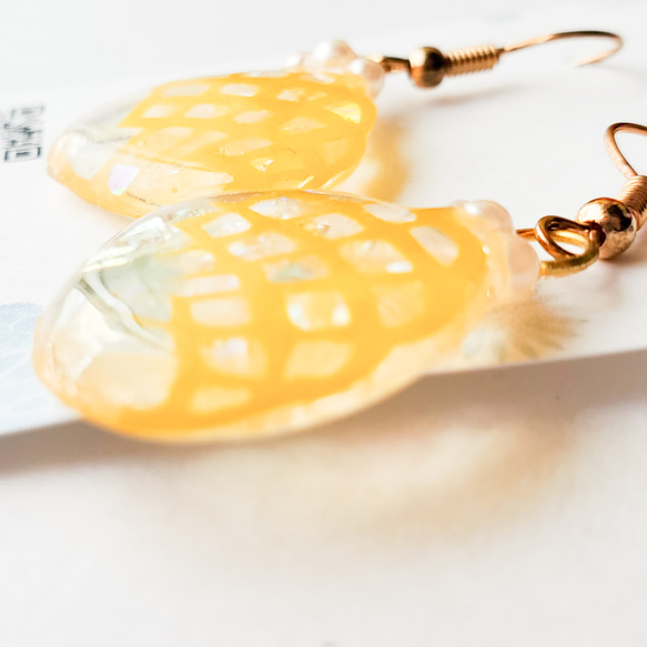 切り絵メロンパンのピアス/イヤリング 4枚目の画像