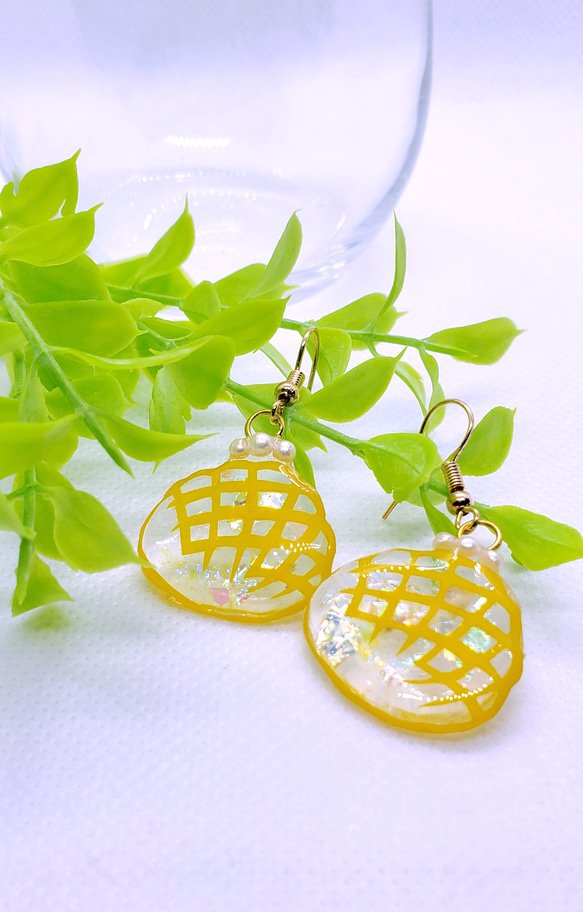 切り絵メロンパンのピアス/イヤリング 6枚目の画像