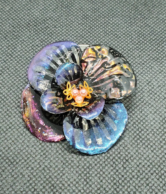 静かに燃ゆる情熱の花[ブローチ] 1枚目の画像