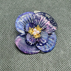 深く見つめる冷静の花[ヘアクリップ] 2枚目の画像