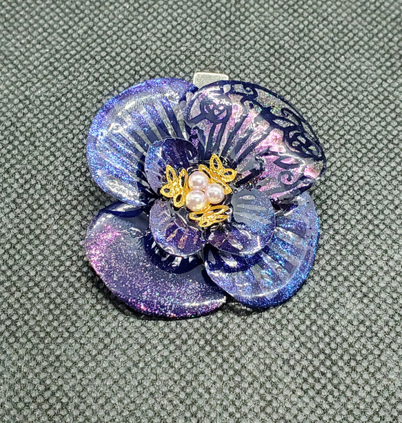 深く見つめる冷静の花[ヘアクリップ] 2枚目の画像