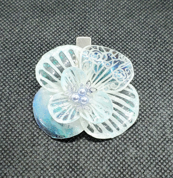 儚い幻想の花[ヘアクリップ] 2枚目の画像