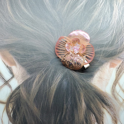 可憐に咲き誇る笑顔の花[ヘアクリップ] 1枚目の画像