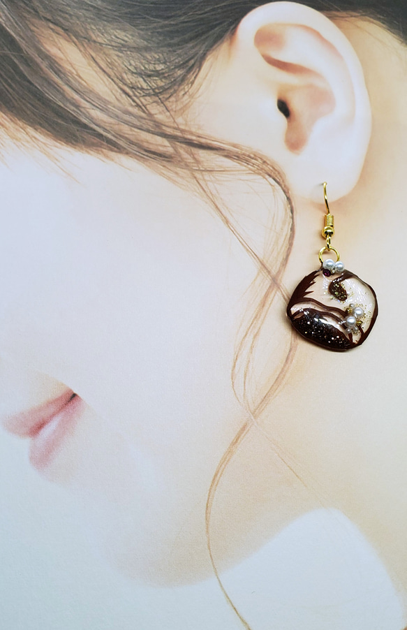 あんぱんの切り絵ピアス/イヤリング 2枚目の画像