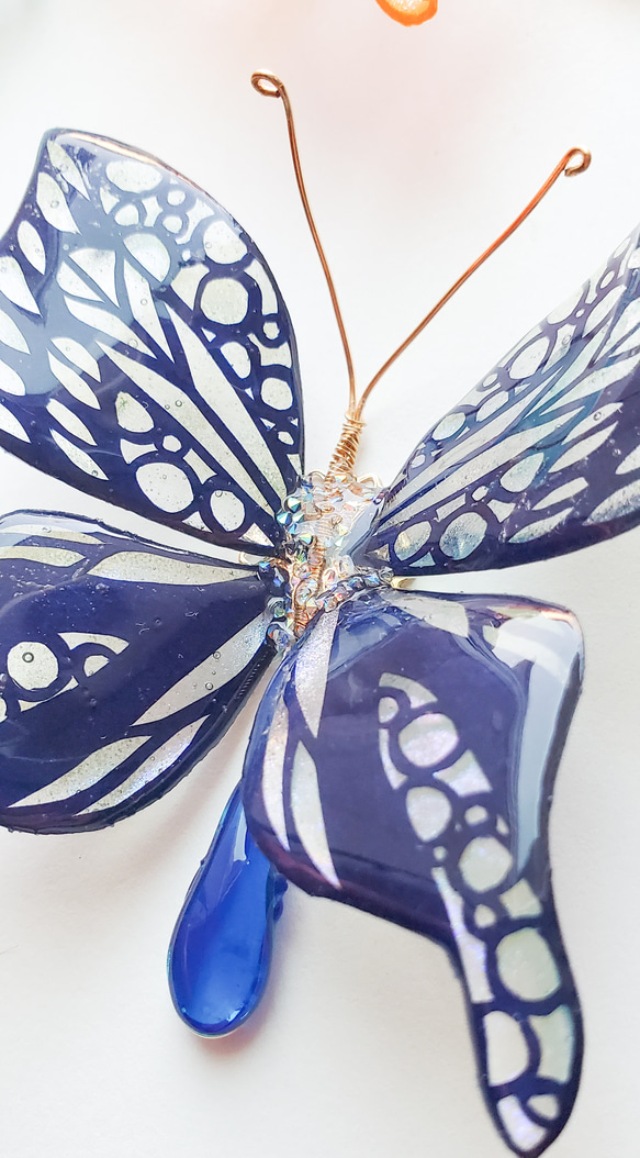 ファンタジーな蝶々の切り絵かんざし[群青] 3枚目の画像