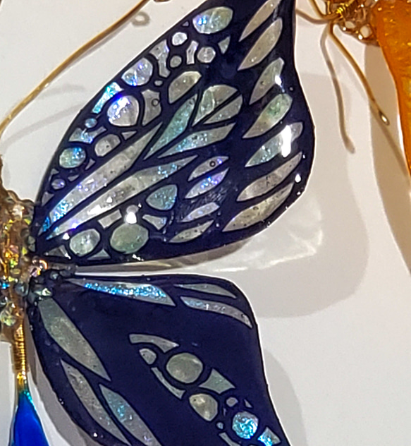 ファンタジーな蝶々の切り絵かんざし[群青] 4枚目の画像