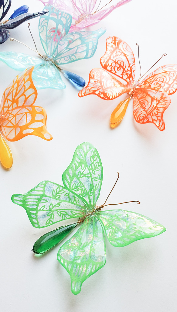 ファンタジーな蝶々の切り絵かんざし[黄緑] 4枚目の画像