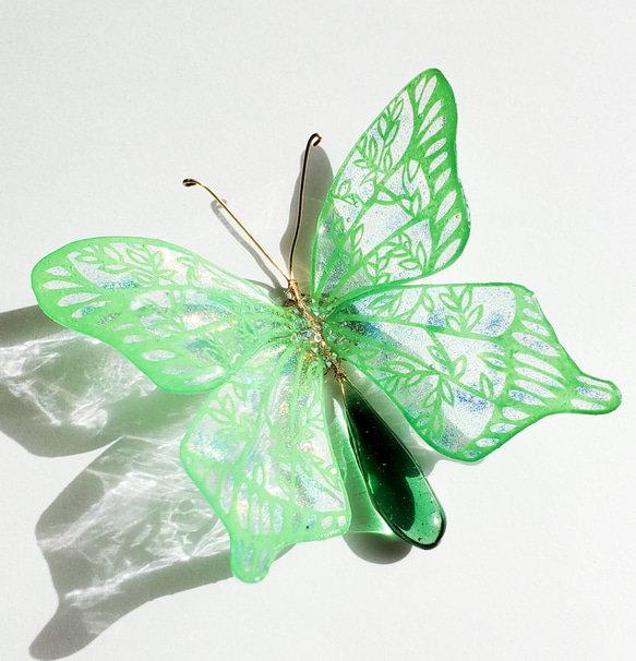 ファンタジーな蝶々の切り絵かんざし[黄緑] 5枚目の画像