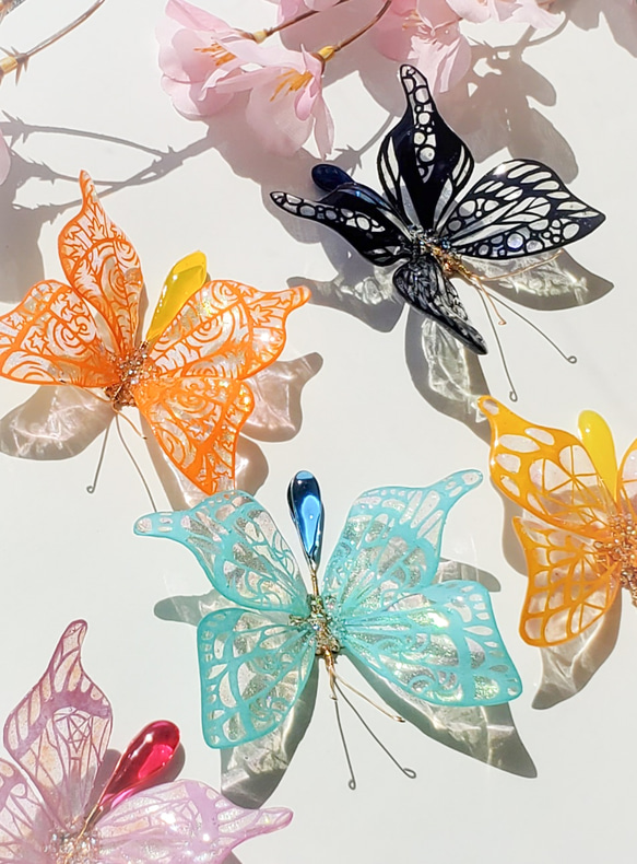 ファンタジーな蝶々の切り絵かんざし[空色] 6枚目の画像