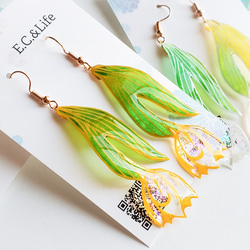 [黄]チューリップの切り絵ピアス/イヤリング 1枚目の画像