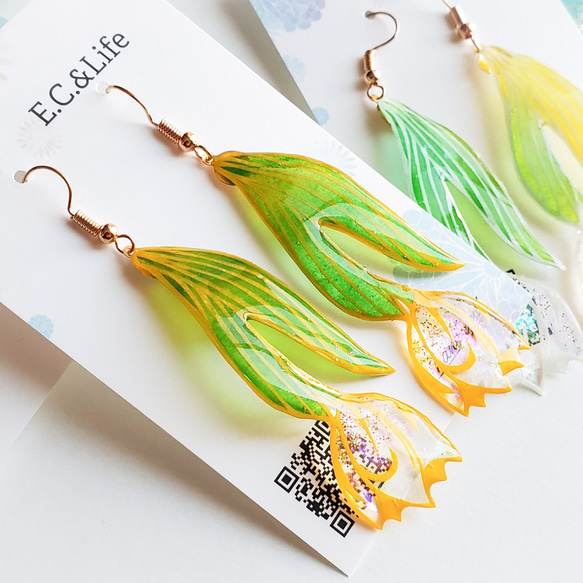 [黄]チューリップの切り絵ピアス/イヤリング 1枚目の画像