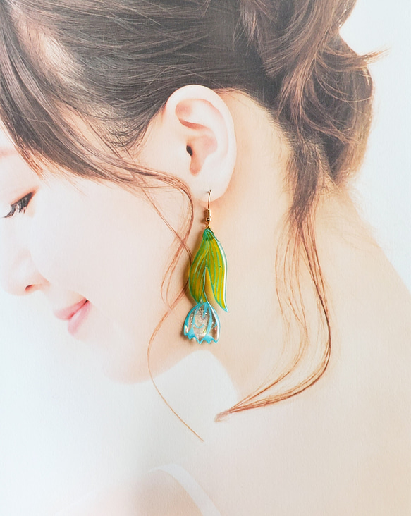 [青]チューリップの切り絵ピアス/イヤリング 2枚目の画像