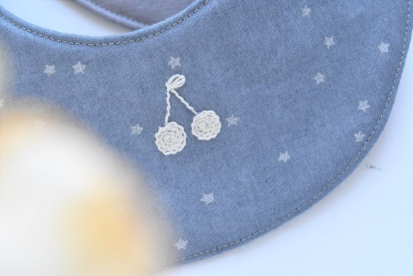 使いやすいたまごスタイ☆星の綿麻にさくらんぼ刺繍(グレー) 5枚目の画像