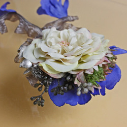 ローズとリボンのゆれる花びらコサージュ　F324 4枚目の画像