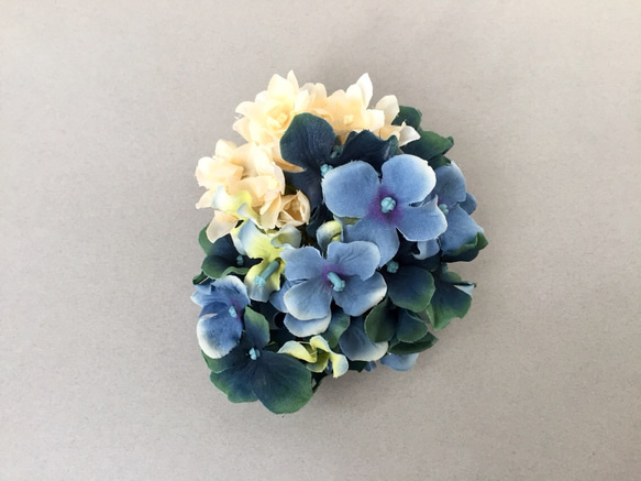ブルーあじさいの花びらコサージュ（ブローチ） 1枚目の画像