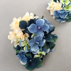 ブルーあじさいの花びらコサージュ（ブローチ） 4枚目の画像
