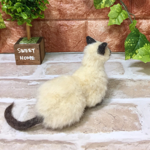 羊毛フェルト ミニチュア 香箱座りのシャム猫 羊毛フェルト