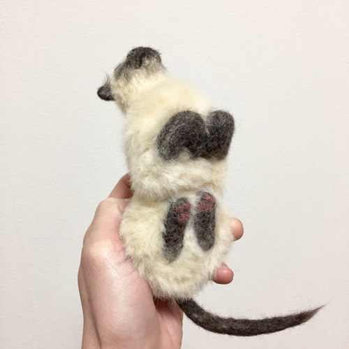 羊毛フェルト ミニチュア 香箱座りのシャム猫 羊毛フェルト