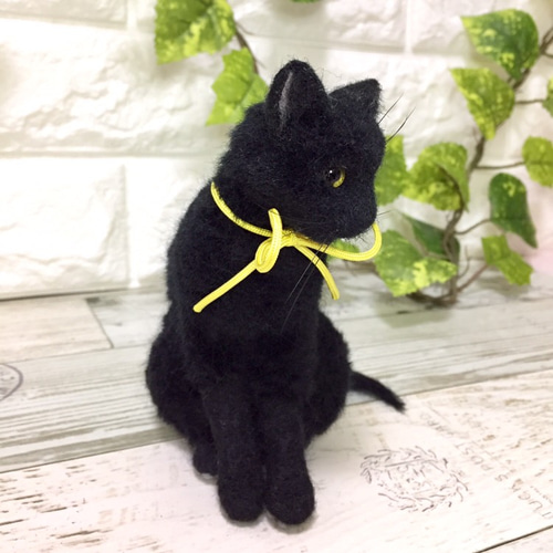 羊毛フェルト ミニチュア エジプト座りの黒猫 羊毛フェルト