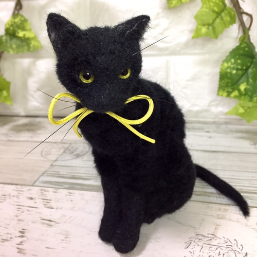 羊毛フェルト ミニチュア エジプト座りの黒猫 羊毛フェルト