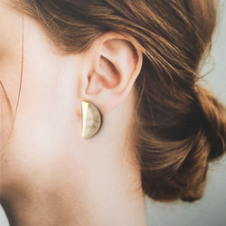 半月大理石（米色）耳環/耳環 第4張的照片