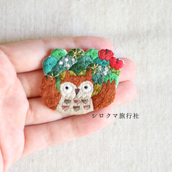 【すぐ発送】森のフクロウ 刺繍ブローチ 4枚目の画像