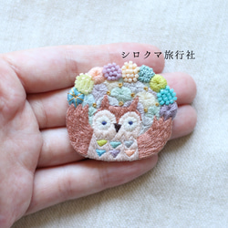 フクロウのにじいろ刺繍ブローチ 5枚目の画像