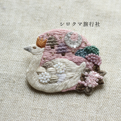 白鳥の湖の刺繍ブローチ（spring） 2枚目の画像