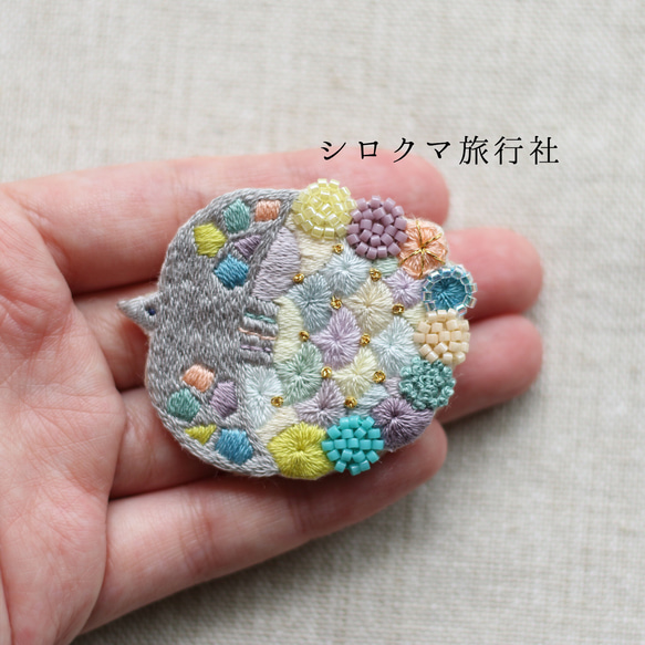 にじいろな鳥の刺繍ブローチ 4枚目の画像