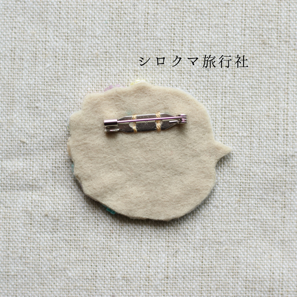 ころころパンダの刺繍ブローチ（すわる） 5枚目の画像