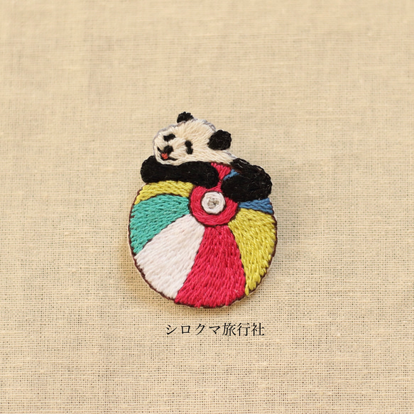 ころころパンダの刺繍ブローチ（すわる） 7枚目の画像