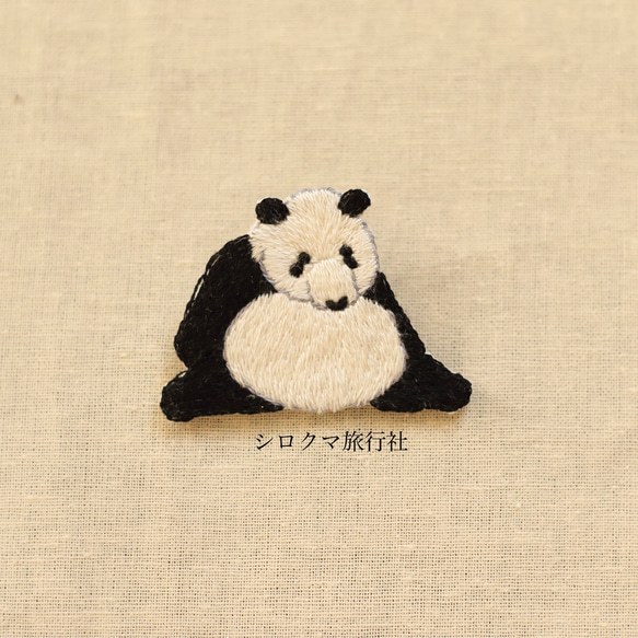 パンダの刺繍ブローチ 1枚目の画像