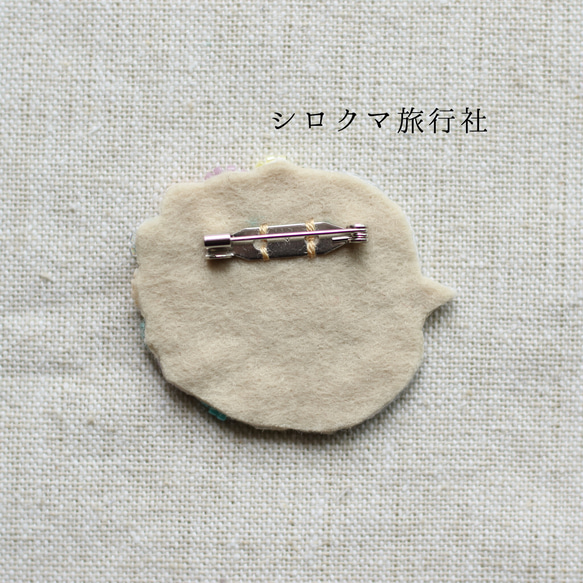 【小さなサイズ】シロクマの刺繍ブローチ プリン 5枚目の画像