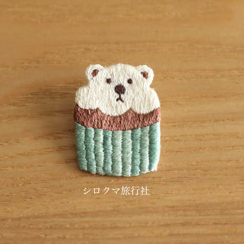 シロクマカップケーキの刺繍ブローチ ブローチ さやぽん 通販