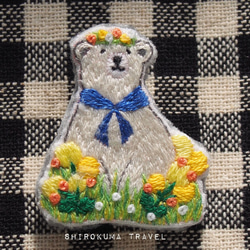 Polar bear on the grassland  embroidery brooch 刺繡胸針 第3張的照片