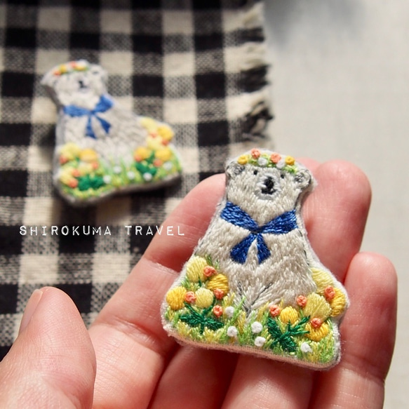 Polar bear on the grassland  embroidery brooch 刺繡胸針 第4張的照片