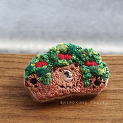 Bear【in the forest】 embroidery brooch 刺繡胸針 第1張的照片