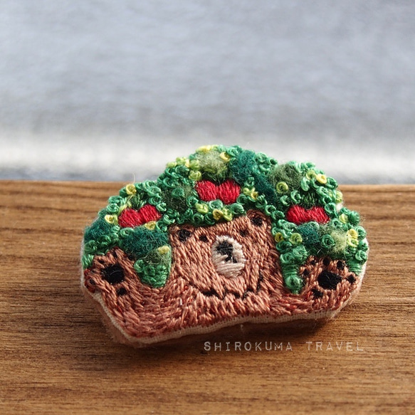 Bear【in the forest】 embroidery brooch 刺繡胸針 第1張的照片