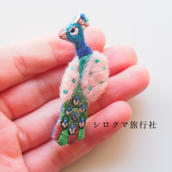 孔雀刺繍ブローチ　青 3枚目の画像