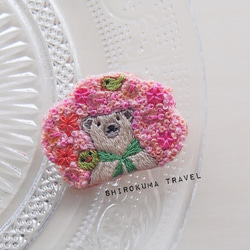 Polar bear【Cherry blossom viewing】 embroidery brooch 2 刺繡胸針 第2張的照片